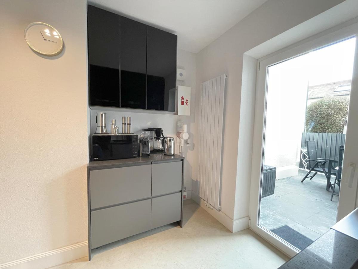 Apartment F10